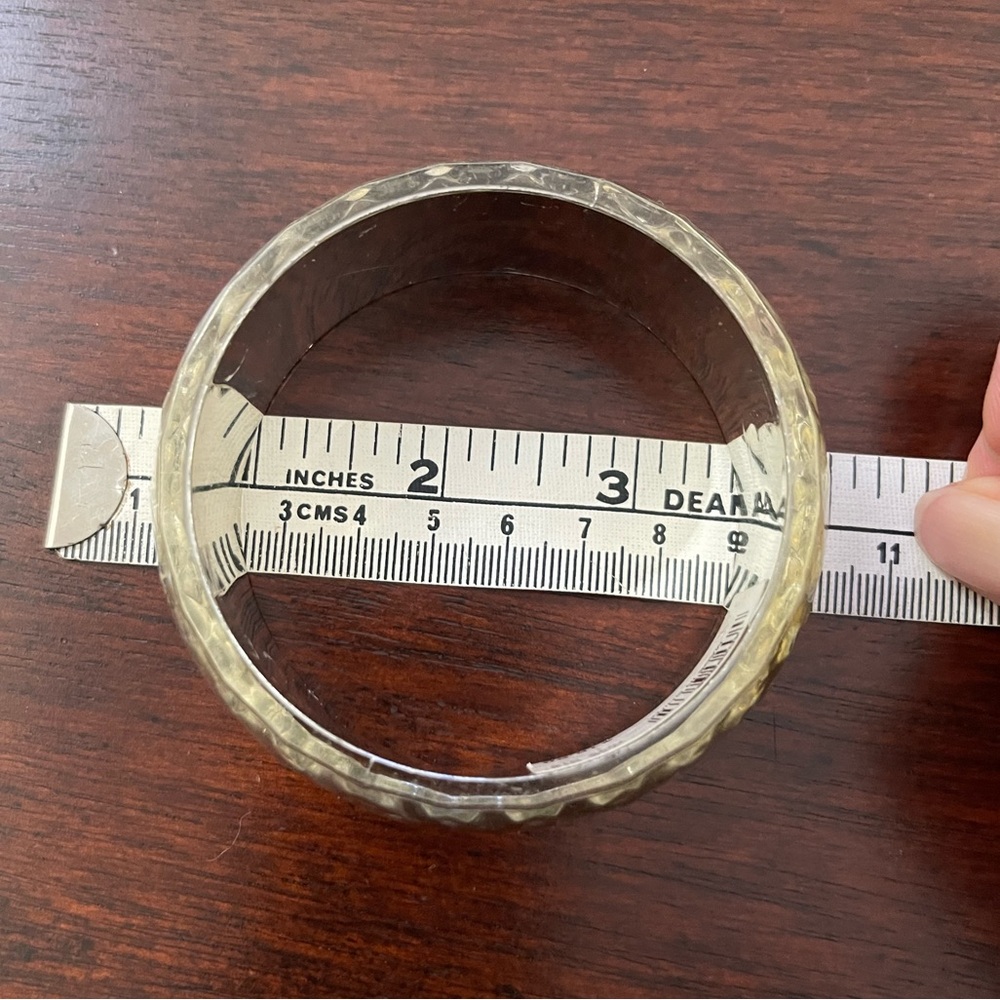 Faceted lucite silver lined bangle bracelet - Picture 5 of 6